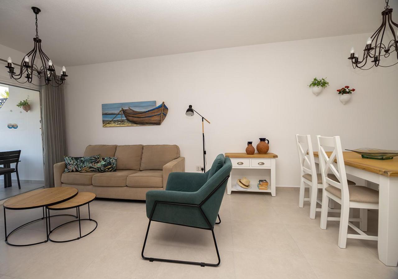 105 Kings Palace - Fabulous 2 Bed, 2 Bath, Large Patio With Garden - Sea Views Paphos Kültér fotó