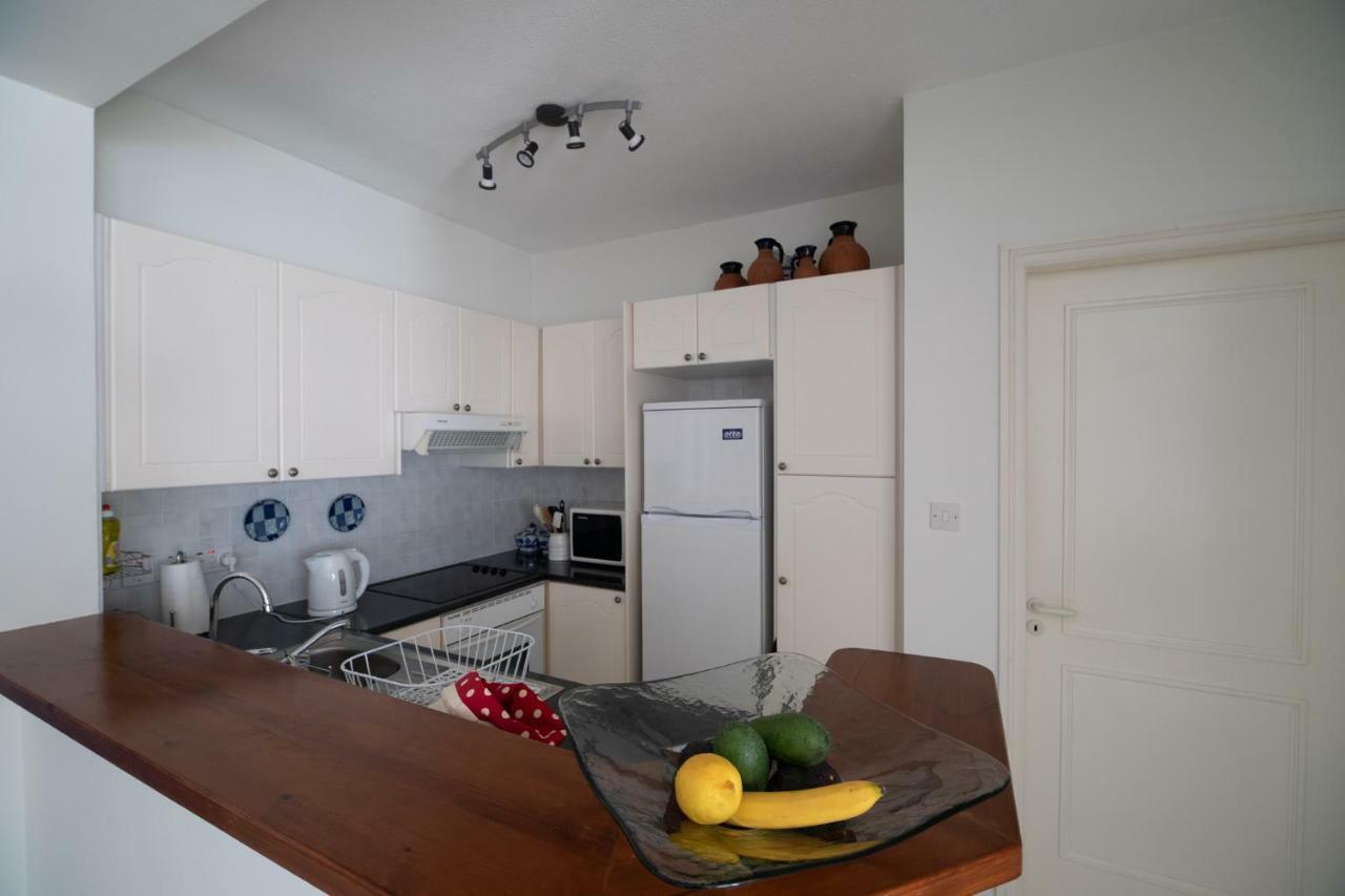 105 Kings Palace - Fabulous 2 Bed, 2 Bath, Large Patio With Garden - Sea Views Paphos Kültér fotó