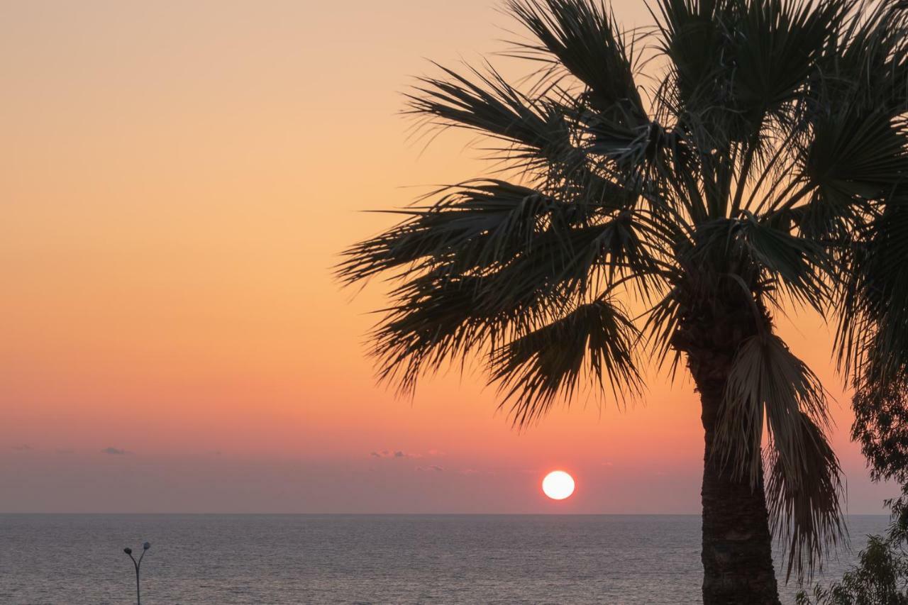 105 Kings Palace - Fabulous 2 Bed, 2 Bath, Large Patio With Garden - Sea Views Paphos Kültér fotó